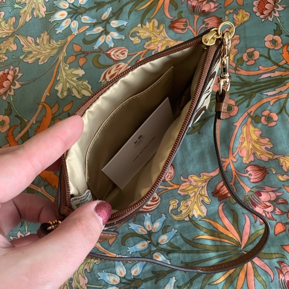 Coach Wristlet NWOT - Picture 3 of 4